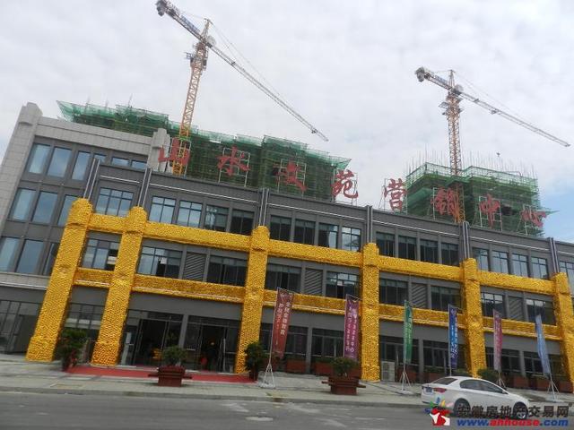 营销中心大门 2/4