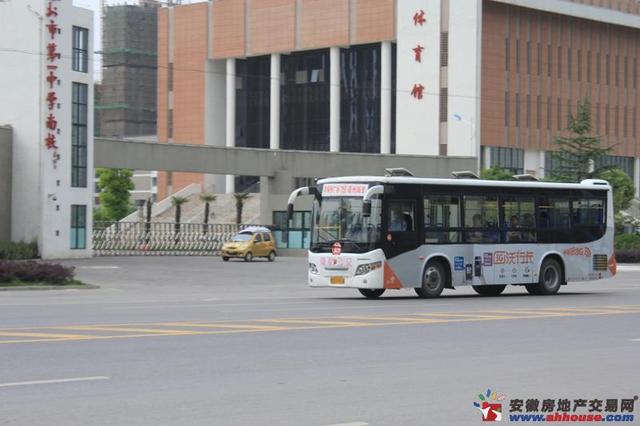 项目附近的19路公交车 2/5