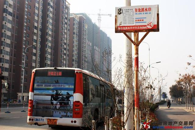 龙溪水岸公交站台 8/8