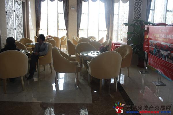 营销中心内景 17/17