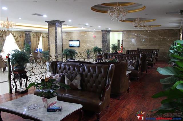 营销中心内景 10/15