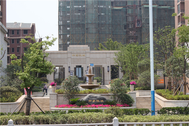 小区正门 1/3