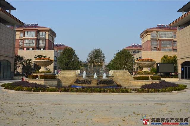 小区南入口 16/16