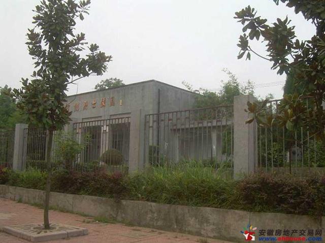 周边的烈士陵园 1/1