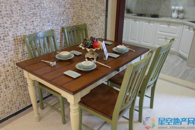 103平米B户型样板房餐厅 9/14