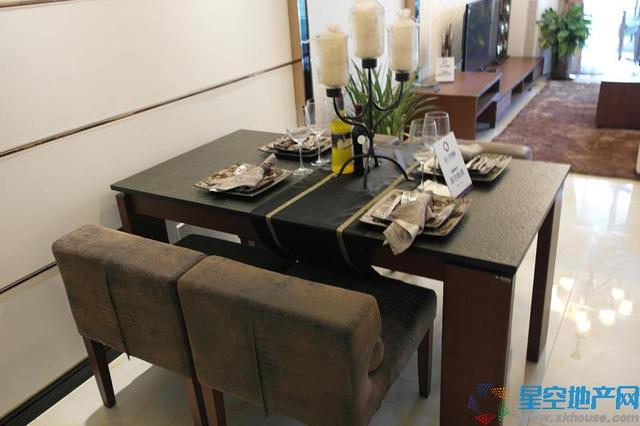 118平米A户型样板房餐厅 7/14