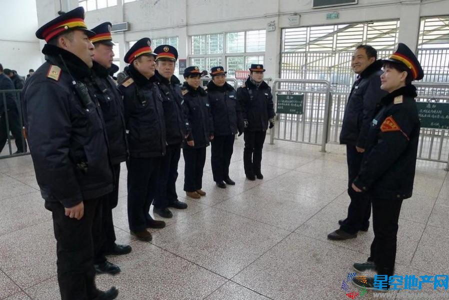 一家四口团圆饭图片,一家四口亲子装图片,一家三口 ...